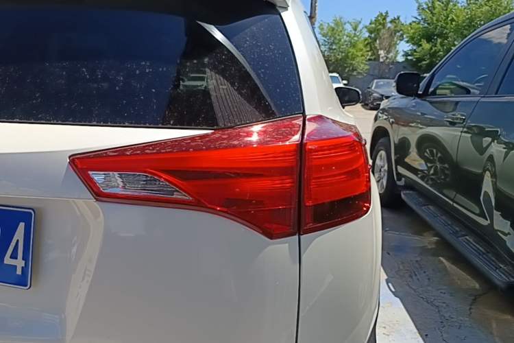 Used Toyota RAV4 2015 2.5L Automatic 4x4 Elite Edition Exterior 3
