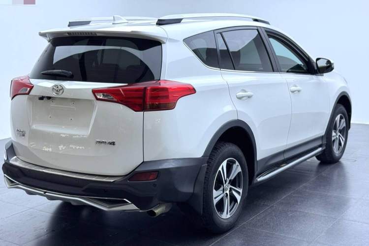 Used Toyota RAV4 2015 2.0L CVT Two-Wheel Drive Urban Edition Exterior 3