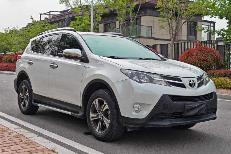 Used Toyota RAV4 2015 2.0L CVT Two-Wheel Drive Fashion Edition Exterior 3