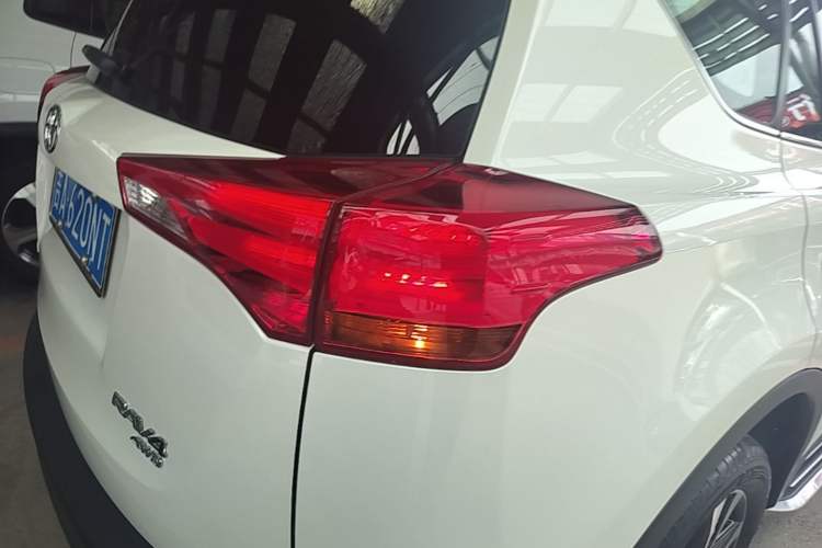 Used Toyota RAV4 2015 2.5L Automatic 4x4 Elite Edition Exterior 3