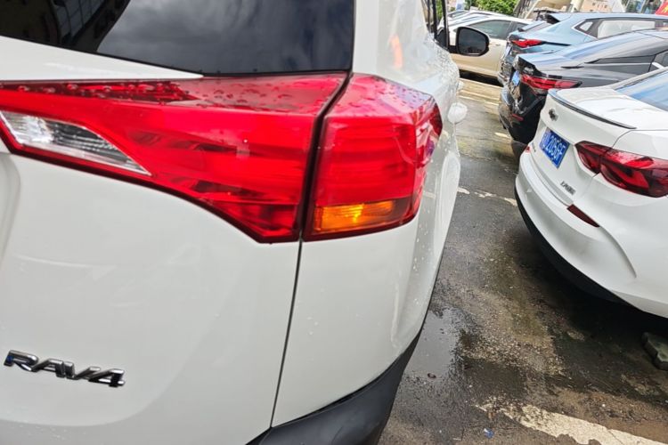Used Toyota RAV4 2015 2.0L CVT Two-Wheel Drive Fashion Edition Exterior 3