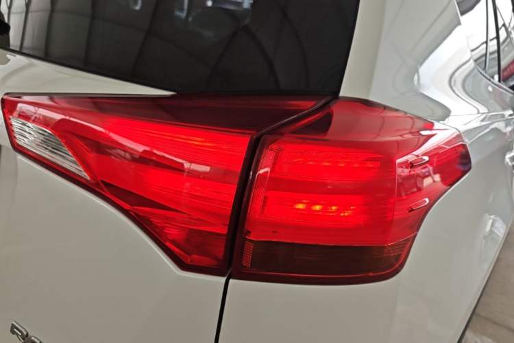 Used Toyota RAV4 2015 2.5L Automatic 4x4 Elite Edition Exterior 3