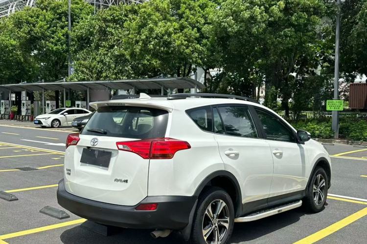 Used Toyota RAV4 2015 2.0L CVT Two-Wheel Drive Urban Edition Exterior 3