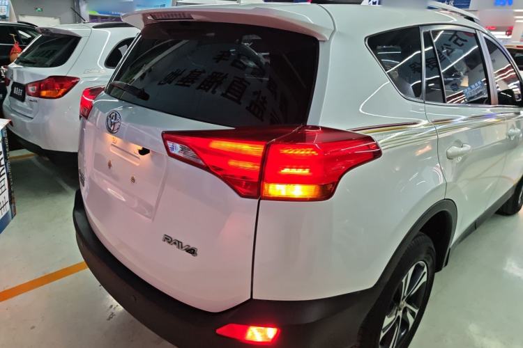 Used Toyota RAV4 2015 2.0L CVT Two-Wheel Drive Fashion Edition Exterior 3