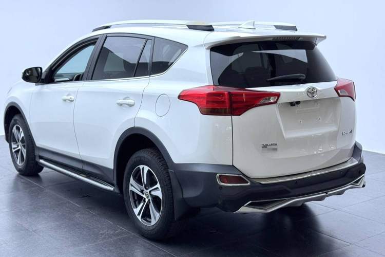 Used Toyota RAV4 2015 2.0L CVT Two-Wheel Drive Urban Edition Exterior 4
