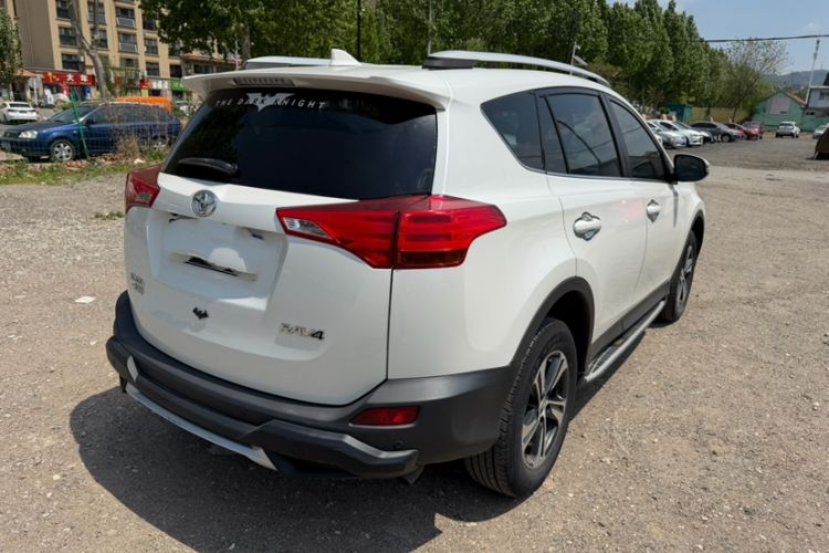 Used Toyota RAV4 2015 2.0L CVT Two-Wheel Drive Fashion Edition Exterior 4