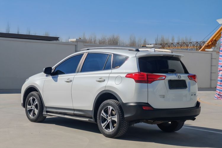 Used Toyota RAV4 2015 2.0L CVT Two-Wheel Drive Fashion Edition Exterior 4