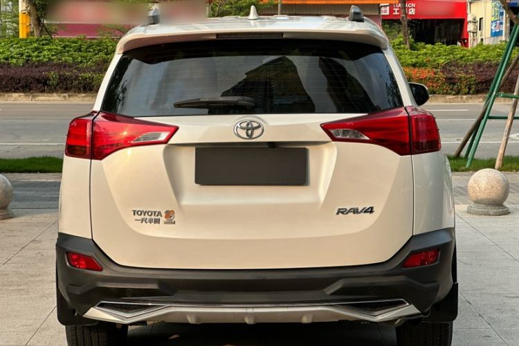 Used Toyota RAV4 2015 2.0L CVT Two-Wheel Drive Urban Edition Exterior 4