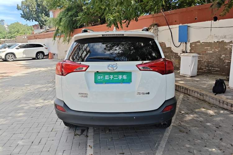 Used Toyota RAV4 2015 2.0L CVT Two-Wheel Drive Fashion Edition Exterior 4