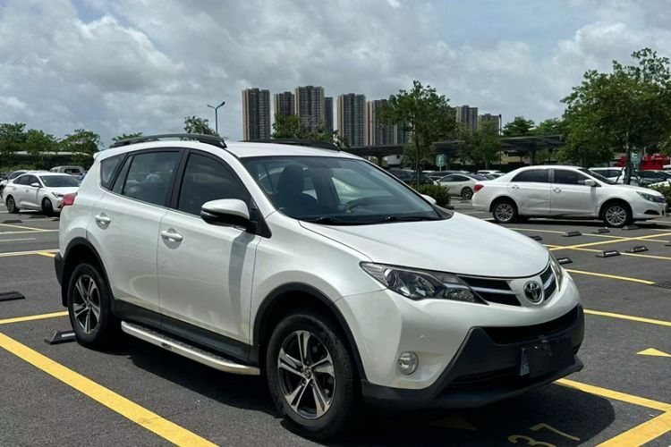 Used Toyota RAV4 2015 2.0L CVT Two-Wheel Drive Urban Edition Exterior 4