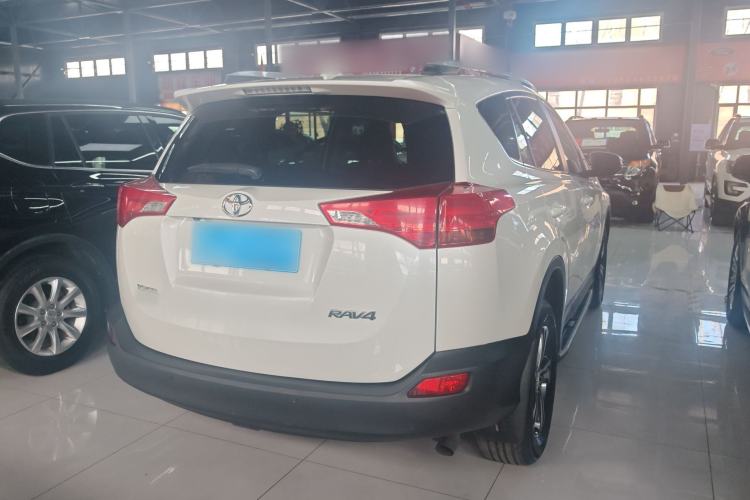 Used Toyota RAV4 2015 2.0L CVT Two-Wheel Drive Fashion Edition Exterior 4