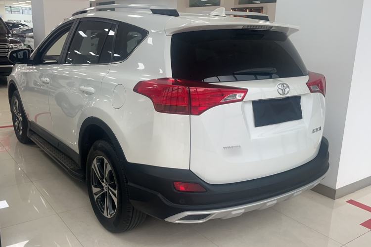 Used Toyota RAV4 2015 2.0L CVT Two-Wheel Drive Fashion Edition Exterior 5