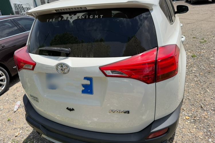 Used Toyota RAV4 2015 2.0L CVT Two-Wheel Drive Fashion Edition Exterior 5