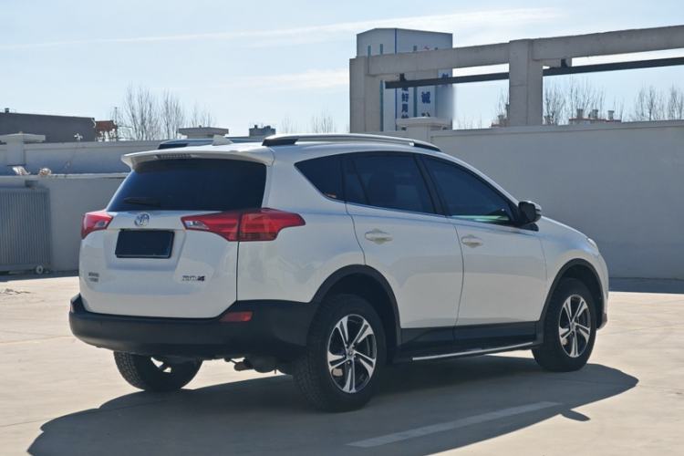 Used Toyota RAV4 2015 2.0L CVT Two-Wheel Drive Fashion Edition Exterior 5