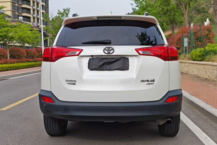 Used Toyota RAV4 2015 2.0L CVT Two-Wheel Drive Fashion Edition Exterior 5