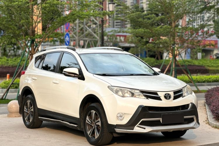 Used Toyota RAV4 2015 2.0L CVT Two-Wheel Drive Urban Edition Exterior 5