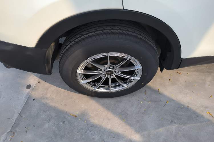 Used Toyota RAV4 2015 2.0L CVT Two-Wheel Drive Urban Edition Exterior 5