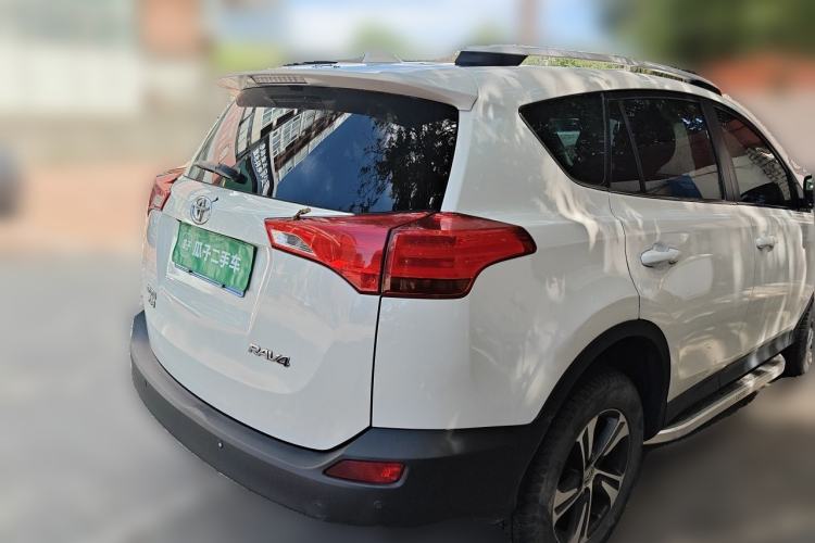 Used Toyota RAV4 2015 2.0L CVT Two-Wheel Drive Fashion Edition Exterior 5