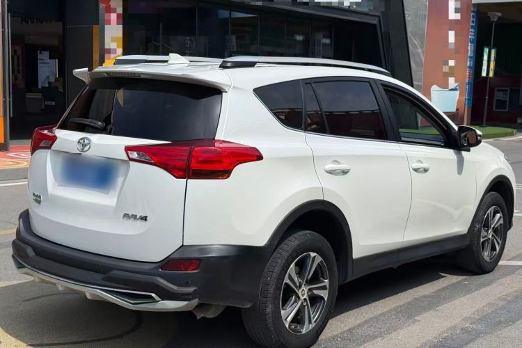 Used Toyota RAV4 2015 2.0L CVT Two-Wheel Drive Fashion Edition Exterior 5