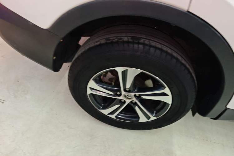 Used Toyota RAV4 2015 2.0L CVT Two-Wheel Drive Fashion Edition Exterior 5