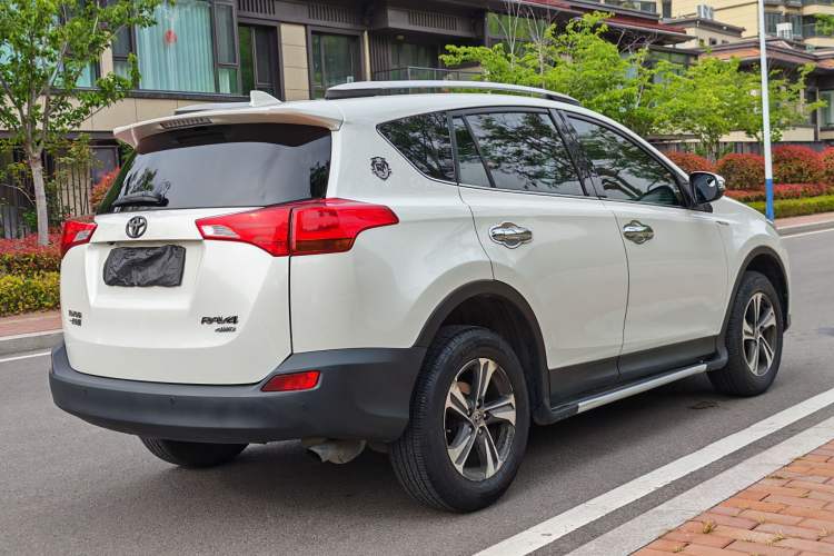 Used Toyota RAV4 2015 2.0L CVT Two-Wheel Drive Fashion Edition Exterior 6