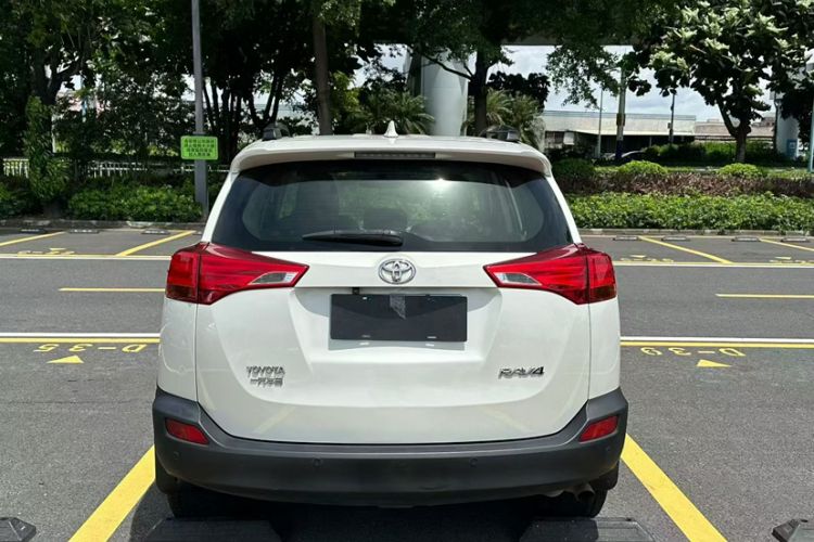 Used Toyota RAV4 2015 2.0L CVT Two-Wheel Drive Urban Edition Exterior 6