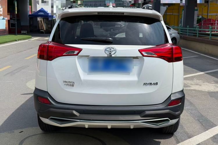 Used Toyota RAV4 2015 2.0L CVT Two-Wheel Drive Fashion Edition Exterior 6