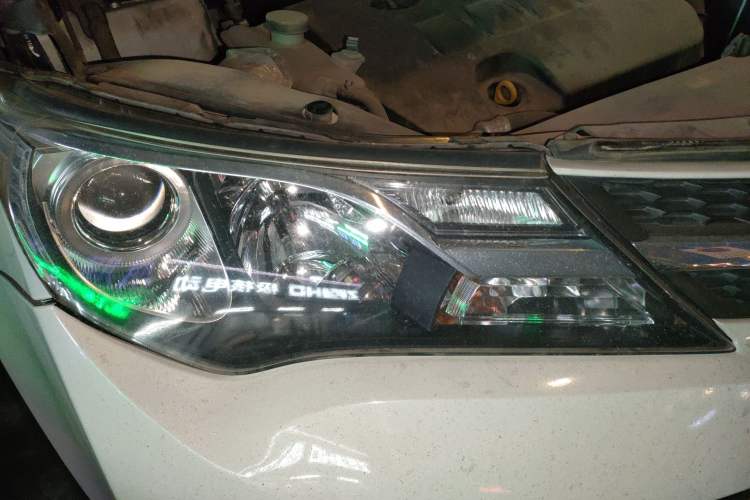 Used Toyota RAV4 2015 2.0L CVT Two-Wheel Drive Urban Edition Exterior 6
