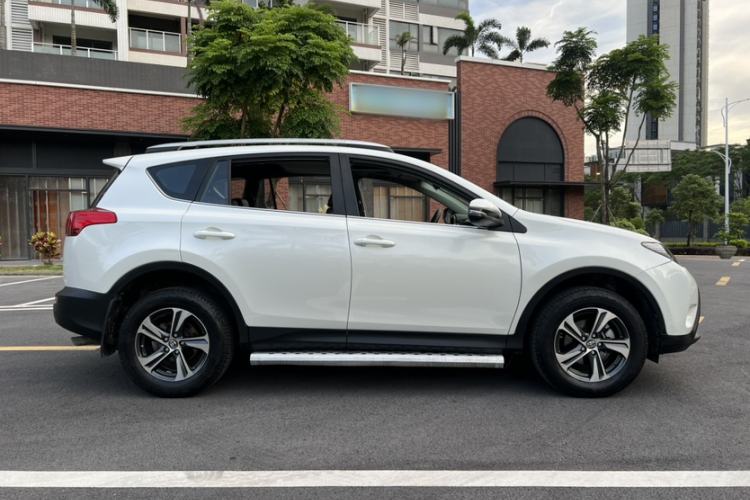 Used Toyota RAV4 2015 2.0L CVT Two-Wheel Drive Fashion Edition Exterior 7