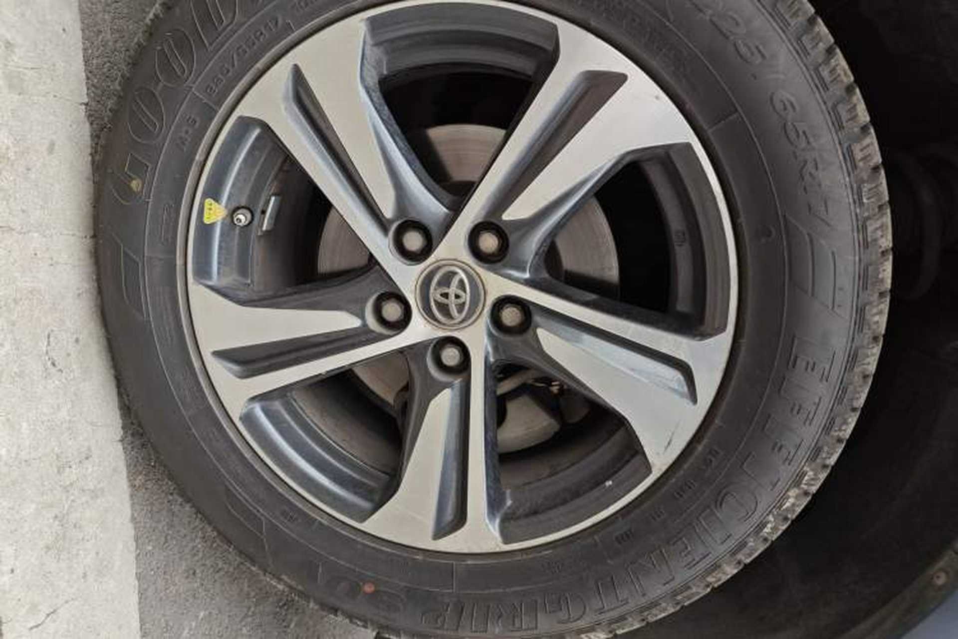 Used Toyota RAV4 2015 2.0L CVT Two-Wheel Drive Urban Edition Exterior 7