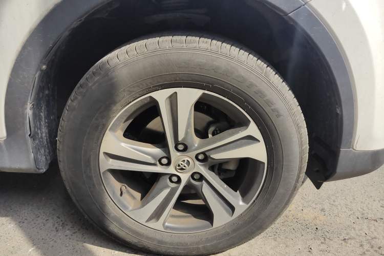 Used Toyota RAV4 2015 2.0L CVT Two-Wheel Drive Fashion Edition Exterior 7
