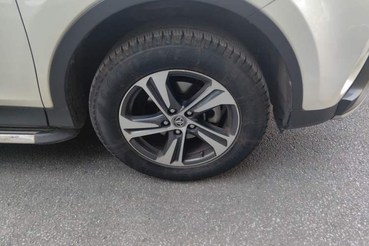 Used Toyota RAV4 2015 2.0L CVT Four-Wheel Drive New Edition Exterior 7