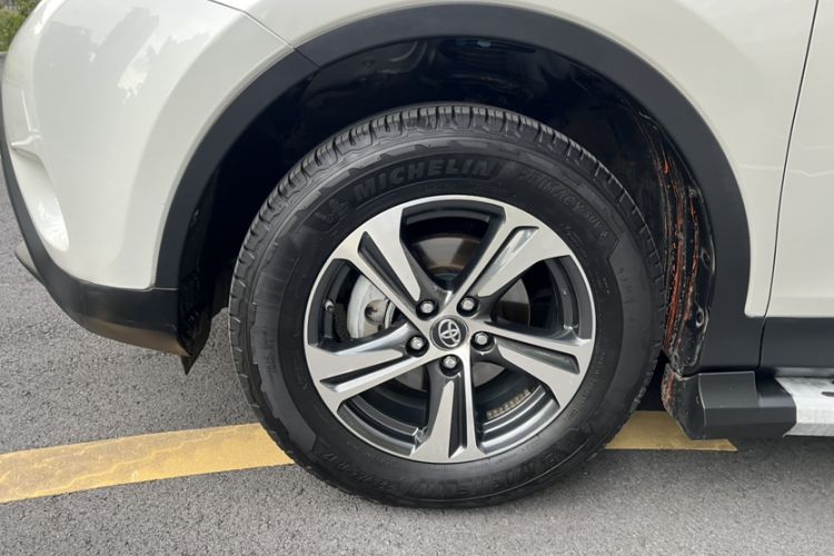 Used Toyota RAV4 2015 2.0L CVT Two-Wheel Drive Fashion Edition Exterior 8