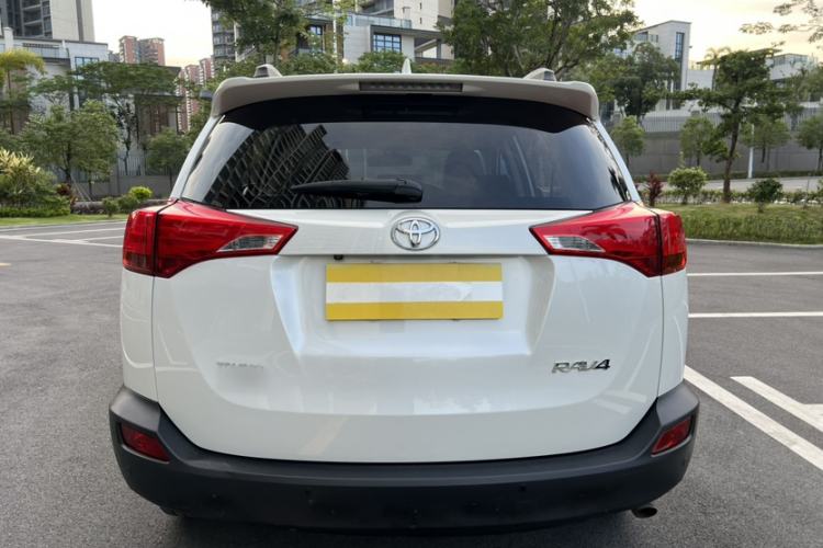Used Toyota RAV4 2015 2.0L CVT Two-Wheel Drive Fashion Edition Exterior 9