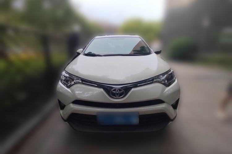 Used Toyota RAV4 2015 2.0L CVT Two-Wheel Drive Fashion Edition Front