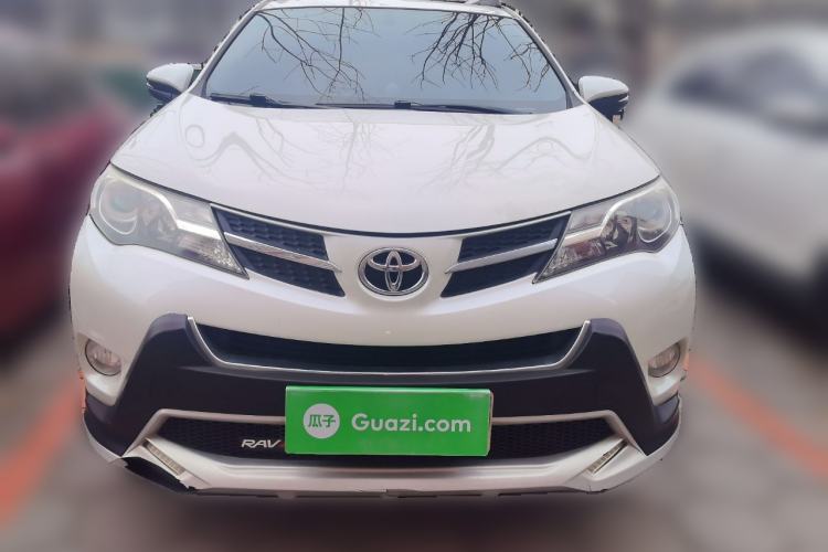 Used Toyota RAV4 2015 2.0L CVT Two-Wheel Drive Fashion Edition Front