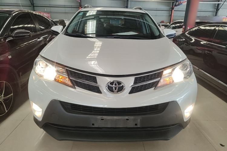 Used Toyota RAV4 2015 2.0L CVT Two-Wheel Drive Fashion Edition Front