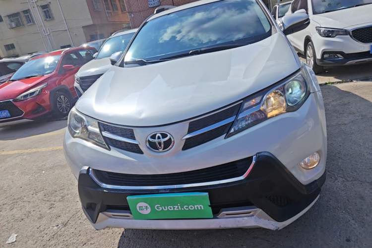 Used Toyota RAV4 2015 2.0L CVT Two-Wheel Drive Fashion Edition Front