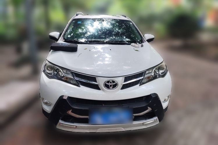 Used Toyota RAV4 2015 2.0L CVT Two-Wheel Drive Fashion Edition Front