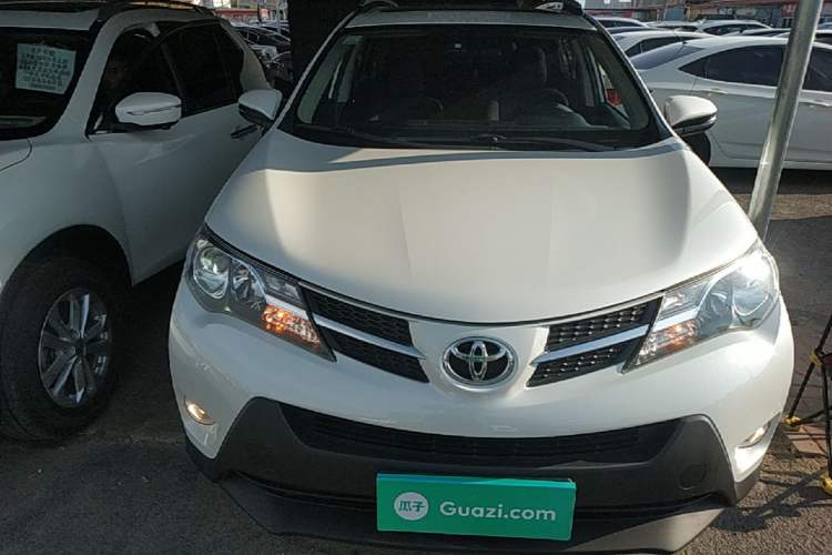 Used Toyota RAV4 2015 2.0L CVT Two-Wheel Drive Fashion Edition Front