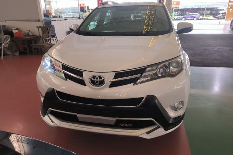 Used Toyota RAV4 2015 2.0L CVT Two-Wheel Drive Fashion Edition Front