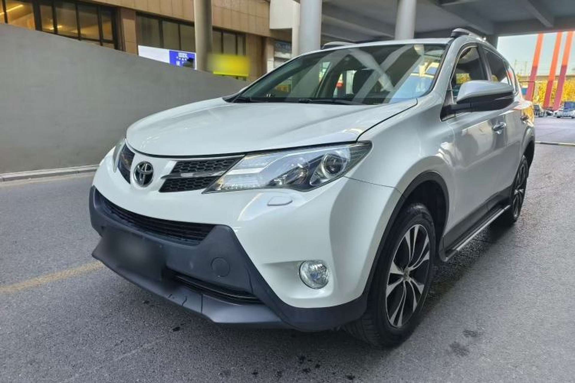 Used Toyota RAV4 2015 2.5L Automatic 4x4 Elite Edition Front Left 45 Deg