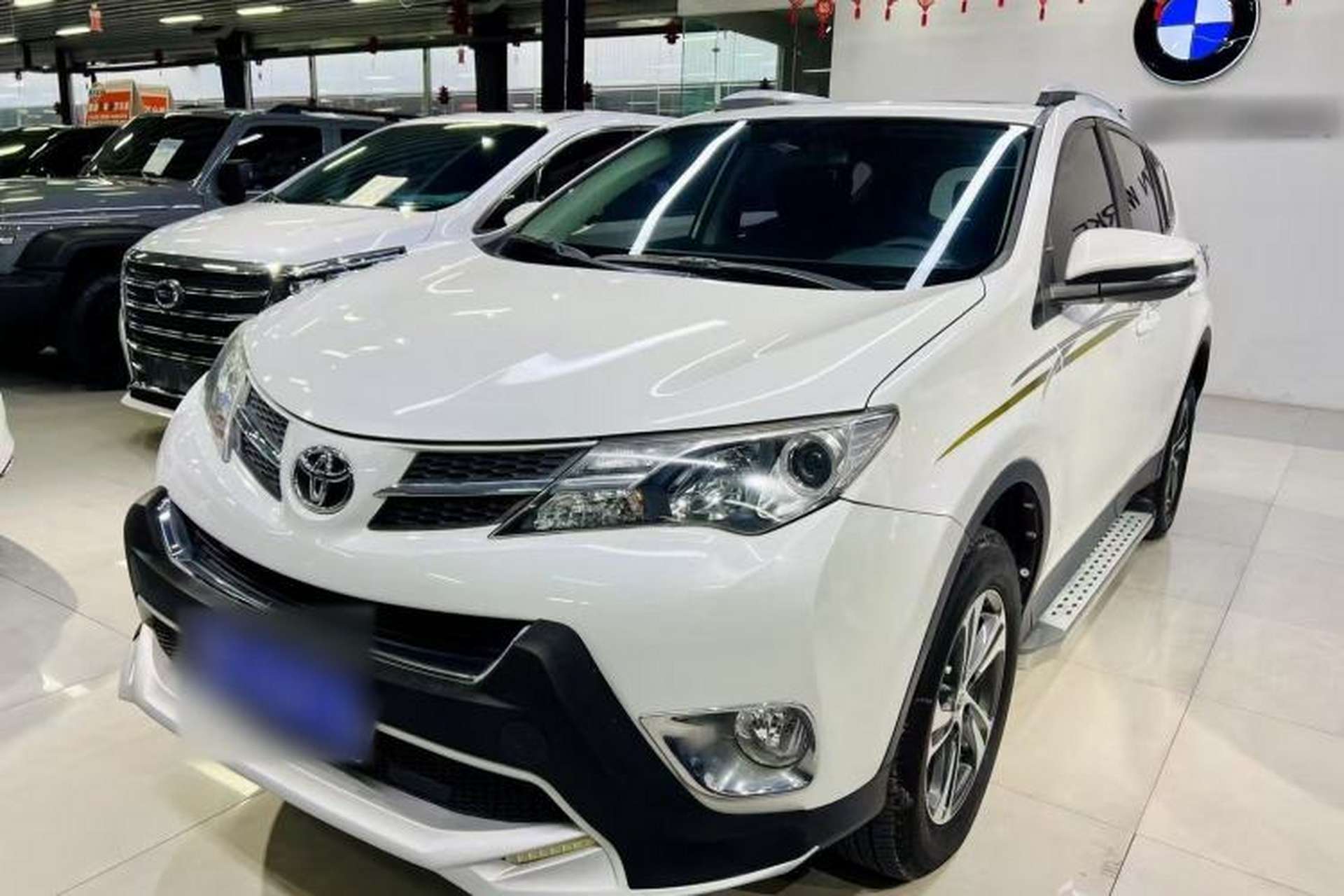 Used Toyota RAV4 2015 2.0L CVT Two-Wheel Drive Fashion Edition Front Left 45 Deg