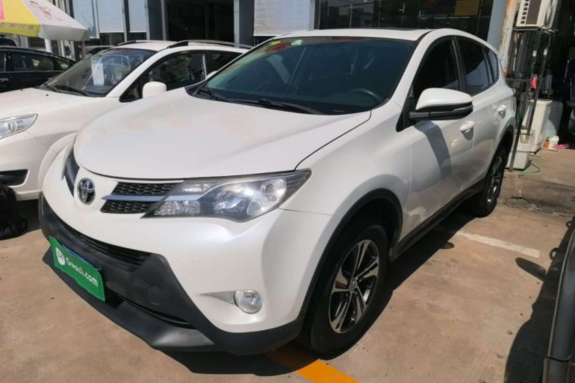 Used Toyota RAV4 2015 2.0L CVT Two-Wheel Drive Fashion Edition Front Left 45 Deg