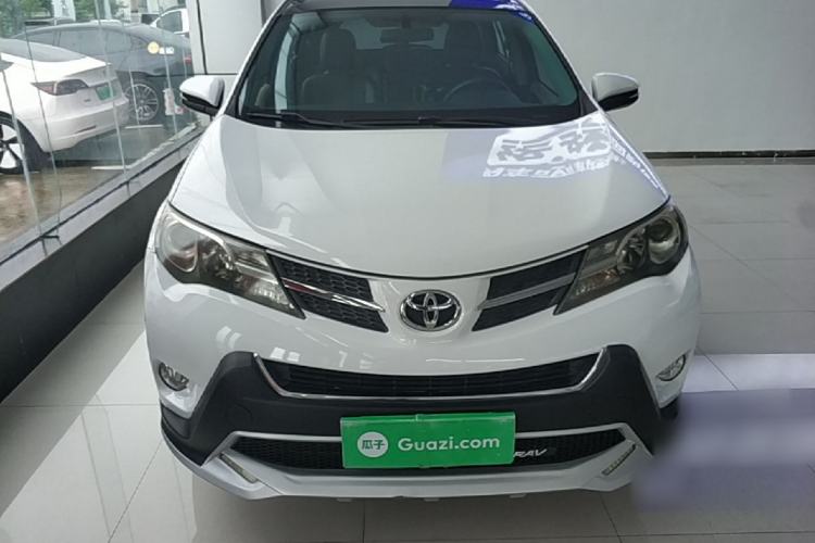 Used Toyota RAV4 2015 2.0L CVT Two-Wheel Drive Fashion Edition Front
