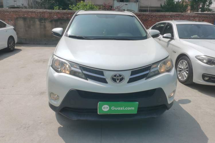 Used Toyota RAV4 2015 2.0L CVT Two-Wheel Drive Fashion Edition Front