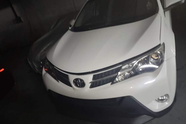 Used Toyota RAV4 2015 2.0L CVT Two-Wheel Drive Fashion Edition Front