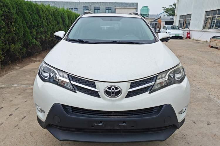Used Toyota RAV4 2015 2.0L CVT Two-Wheel Drive Fashion Edition Front