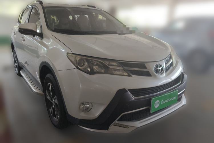 Used Toyota RAV4 2015 2.0L CVT Two-Wheel Drive Fashion Edition Front Right 45 Deg