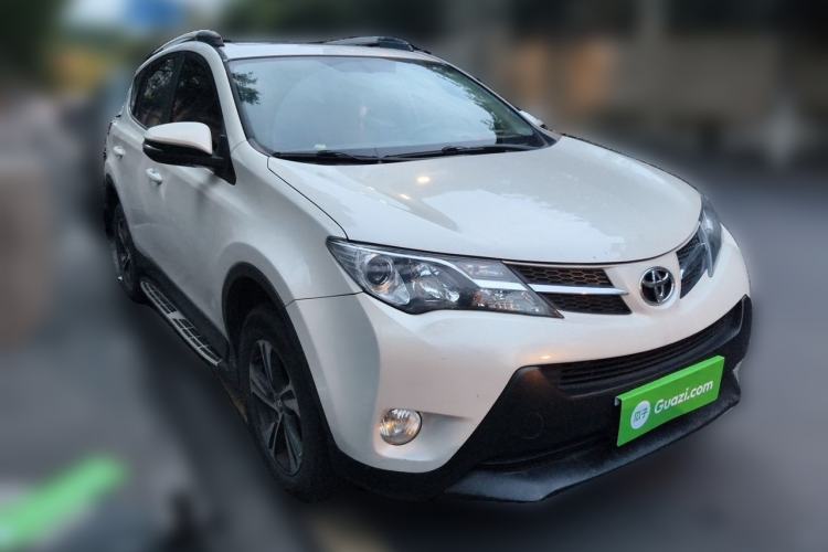Used Toyota RAV4 2015 2.0L CVT Two-Wheel Drive Fashion Edition Front Right 45 Deg